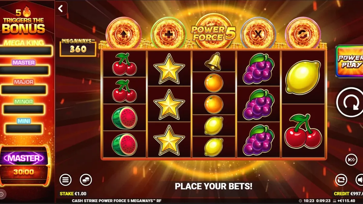 Interface do jogo Cash Strike Power Force 5 Megaways com símbolos de frutas e painéis de bônus
